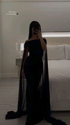 Black Classy Prom Dress, Classy Black Dress Aesthetic, Dresses Long Black, Classy Evening Gowns, Prom Dresses Long Black, Classy Prom, Classy Prom Dresses, Stunning Prom Dresses, Chique Outfits