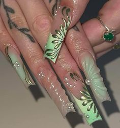 Earth Nails Designs, Green Nails Stiletto, Green Nail Inspo Acrylic, Elegant Green Nails, Nail Info, Green Nails Designs, Emerald Green Nails, Acrylic Nail Designs Coffin, Mint Green Nails