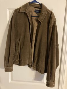 Here we have a Daniel Cremieux Suede Jacket Size M Mens. It was worn a few times. It does have some slight staining from age, but nothing that shouldn't come out if cleaned. Take a look at the photos. Shipping is FREE to anywhere on the US mainland with a tracking number. Feel free to ask any questions and happy bidding!! Outfit 90s Men, Suede Jacket Outfit, 90s Men, Outfit 90s, Future Outfit, Suede Jacket, Style Guide, Jacket Outfits