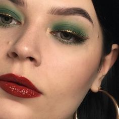 Yule Makeup, Arcane Oc, Renn Faire, Maquillage On Fleek, Retro Makeup, Glitter Face, Cat Eye Makeup, Green Makeup, Dope Makeup