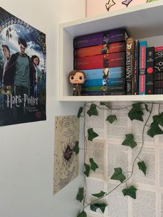 Room Decor Harry Potter, Harry Potter Bookshelf, Bookish Bedroom, Harry Potter Room Decor, Room Organisation, Harry Potter Room, Dekorasi Kamar Tidur, Pinterest Room Decor, Book Corners