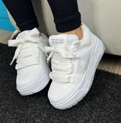 White Jordan Shoes For Streetwear, White Non-slip Jordan Shoes For Streetwear, Nike Shoes Women Fashion, Crocs Fashion, Trendy Shoes Sneakers, Kicks Shoes