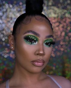 Green Glitter Makeup, Makeup Cantik, Birthday Makeup Looks, Bright Makeup, Glamour Makeup, Make Up Looks, Dark Skin Makeup