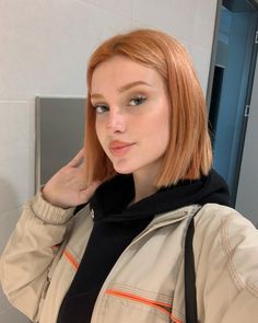 Copper Bob Hair, Orange To Blonde Hair, Light Copper Hair, Caramel Hair Color Ideas, Stacked Haircut, Caramel Hair Color