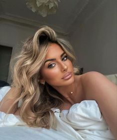 Rambut Brunette, Brunette Hair With Highlights, Honey Blonde Hair, Ash Blonde Hair, Brown Hair Balayage, Olive Skin, Blonde Hair Inspiration, Blonde Hair Looks, Hair Inspiration Color