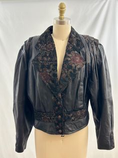 Nostalgia! A classic 80s  leather jacket to add to your collection.  It is collared, has floral paneling with pleated shoulder detail, tapered waist with three snaps, and check out that back.  With tapered denim jeans? -Vintage 80s -Cropped, floral detailing, pleated shouders -Professional leather clean recommended Measurements:  *Sleeve 23 inches  *Bust 19 inches *Length 21 inches  *Bottom opening 16 inches  *Please note this item is preloved and there may be minor flaws to the garment. Not to worry, if there is anything major we will let you know. *minor wear --Returns will not be accepted. I encourage to ask questions for additional pictures measurements, etc.-- 1950s Leather Jacket, 80s Leather Jacket, Floral Leather Jacket, 80s Clothes, Vintage Suede Jacket, Cropped Leather Jacket, Suede Coat, Vintage Leather Jacket, Leather Jacket Black