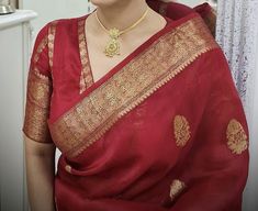 Marron Blouse Design, Dark Pink Blouse Designs, Key Hole Blouse Design, Handloom Saree Blouse Designs, Roja Blouse Designs, Blouse Designs For Fat Ladies, Big Border Saree Blouse Design, Red Blouse Designs