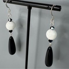 Handmade Black And White Dangle Earrings Gorgeous Classic White Howlite And Black Teardrop Beads Make These Earrings Stand Out. Two Small Black Bi-Cone Crystals Above And Below The White Howlite Beads Make Them Pop. Make No Doubt About It These Are Statement Earrings. Perfect For Those Days When You Want To Play Dress Up! Overall Length Is Approx. 2.5”. 10mm Smooth Round Beads. Silver Plated Finding And Ear Wires. These Are Handmade & Natural Gemstones, So Each One Has Subtle Differences. New & Arizona Jewelry, 50s Party, Earrings Stand, Jewelry Design Studio, Pikachu Wallpaper, Play Dress Up, Black And White Earrings, Earring Stand, White Howlite