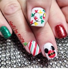 Almond Shaped Disney Nails, Xmas Disney Nails, Disney Holiday Nails Christmas, Disney Christmas Short Nails, Disney Nail Designs Christmas, Disney Christmas Nail Designs