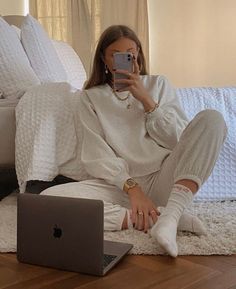 Study Outfit, Rachel Green Outfits, Sweatpants Outfits, Cosy Outfit, Loungewear Outfits, Rachel Green, Cute Comfy Outfits, Neutral Fashion, Cozy Outfit