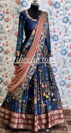 Patola Skirt And Top, Benaras Half Sarees, Bathukamma Outfit, Kalamkari Langa Voni Half Saree, Mangalgiri Half Saree Designs, Patan Patola Lehenga, Kalamkari Lehenga Indian Weddings, Lehenga From Scratch Ideas, Mangalgiri Pattu Lehenga