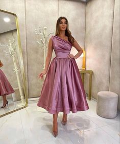 Cocktail Dress 2023, Event Dresses Classy, Wedding Guest Dress Styles, Roll Dress, African Prom Dresses, African Print Dress Designs, Midi Dress Formal, Plus Size Prom, Gown Plus Size