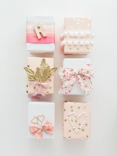 there are many different types of gift boxes on the phone screen, all decorated with bows and ribbons