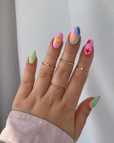 50+ Y2K Nails For a Trendy Mani; abstract nails! This includes Y2k nails acrylic, y2k nails acrylic long, y2k nails short, y2k nails acrylic short, y2k nails black, y2k nails pink, y2k nails simple, y2k nails almond & more! This also includes y2k nail designs, y2k nail art, y2k nail ideas, y2k nails simple, y2k nails white, y2k nails acrylic black, trendy nails, cute nails, smiley face nails, bright nails, summer nails & more! #y2knails #y2knailideas #y2knailssimple #y2knailsacrylic June Birthday Nails, Nail Designs Crazy, Nail Design Glitter, Retro Nails, Pretty Acrylic Nails