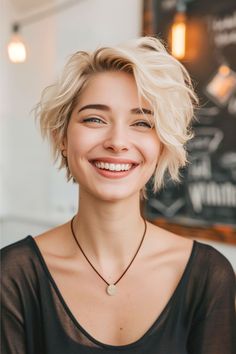 Classic Pixie Hair Ideas Pixie-cut Lang, Dybala Hair, Haircut 2025, Classic Pixie, Bob Pixie, Longer Pixie Haircut, Tutorial Ideas, Trendy Hairstyle