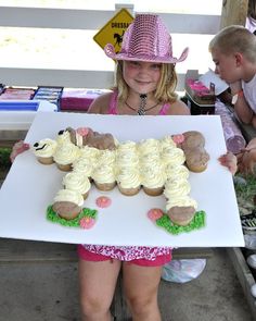 Horse Cupcakes, for the cowgirl! I love cupcakes, you can create all kinds of images from them! Horse Cupcakes, Up Birthday Cake, Sheriff Callie Birthday, Pull Apart Cake, Pull Apart Cupcakes, Cowgirl Birthday Party