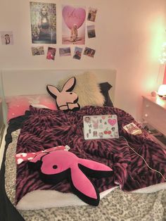 Y2k 2000s room inspo Pink Room Black Furniture, Trashy Bedroom, Bimbocore Room, Mcbling Bedroom Ideas, Trashy Y2k Room Decor, 2014 Room, Small Bedroom Inspo Aesthetic, Y2k Mcbling Room, Y2k Bedroom Ideas