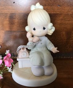 Adorable Precious Moments Vintage porcelain Figurine “Tell It To Jesus” Enesco Corp 1989. Excellent condition no chips or cracks. Original sticker on the bottom. Approximately 5.75x3.75 From my personal collection and well cared for. Smoke free home. Precious Moments Collection Display, Collection Display Shelves, Precious Moments Wedding, Precious Moments Collection, Madonna Statue, Precious Moments Dolls, Collection Display, Precious Moments Figurines, Vinyl Dolls