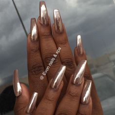 Nail Designs For Black Women, Nails For Black Women, Copper Nails Designs, Metallic Gold Nail Polish, Dark Skin Nail Color, Metallic Nail Colors, Chrome Nail Designs, Beauty Maintenance, Metallic Nails Design