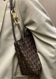 Chic Leather Bag, Bottega Veneta Aesthetic, Expensive Girl, Bottega Veneta Andiamo, Bottega Bag, Bottega Veneta Bag, New Bottega, Bag Obsession