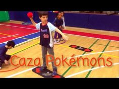 children playing with balls on a basketball court and the words caza pokemons above them