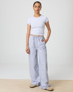 This cotton pant features a relaxed leg style, an adjustable tie waist and pockets.