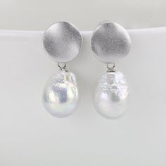 Item No:ERS246-WHITEItem:real freshwater baroque pearl earringsPearl shape:   oval/drop shapePearl size:around 11-12mm(wide)x14-16mm longPearl skin: clean with some spotsPearl color:white colorPearl luster: highPearl quality: AMetal:sterling silver 925Please contact Lisha freely if you have any specific demand or need custom order,I will always try my best to meet your request.******************************************************************Need it sooner? Please select" Expedited Shipping-TNT" Silver Baroque Pearl Drop Earrings, Silver Baroque Pearl Dangle Earrings, Silver Drop Earrings With Baroque Pearl, Button Pearl Earrings, Drop Pearl Earrings, Wedding Bride Jewelry, Pearl Necklace Designs, Bridesmaid Pearls, Baroque Pearl Earrings