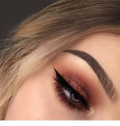 Hair Stayl, Make Up Designs, Face References, Makijaż Smokey Eye, Gold Makeup, Makeup Eye Looks, Bold Makeup, Makeup Hacks, Holiday Makeup