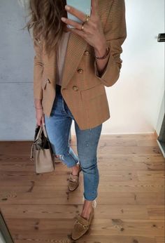 Jeans Blazer, Blazer Outfits For Women, Elegante Casual, Mode Casual, Casual Work Outfits, Blazer Outfits, Business Casual Outfits, Outfit Casual, Winter Fashion Outfits