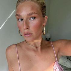 effortless summer, aesthetic, tan, bikini, top, it girl, summer Summer Makeup Aesthetic, It Girl Summer, Aesthetic Tan, Tanned Makeup, Formal Makeup, Make Up Inspo, Glowy Makeup, Facepaint, August 20