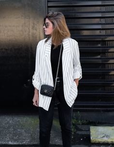 White And Black Striped Blazer Outfit, White Blazer With Black Stripes, Blazer Striped Outfit, White Pinstripe Blazer Outfit, Stripes Blazer Outfit, White Striped Blazer Outfit, Striped Blazer Outfits For Women, Black And White Blazer Outfit, Striped Jacket Outfit