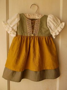 My daughter's hobbit birthday party: Preps – Gal at Home Hobbit Cosplay, Hobbit Costume, How To Make Doll, Hobbit Party, Lotr Costume, Make Doll, Fair Outfits, Family Costumes, Gandalf