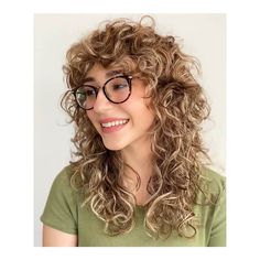 38 Iconic 70s Hairstyles You Will Fall in Love With (2022) 70s Hairstyles, 70s Hair, Hippie Hair, Medium Curly Hair Styles, Haircut Inspiration, Haircuts For Curly Hair, Hairdos For Curly Hair