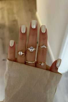 Spring Break Nails, spring nails, spring break, neutral nails, beach nails, ski nails, chrome nails, classy nails, pearl chrome nails, white chrome nails Chrome Nails Silver, Spring Break Nails, Squoval Nails, Broken Nails, Chrome Nail