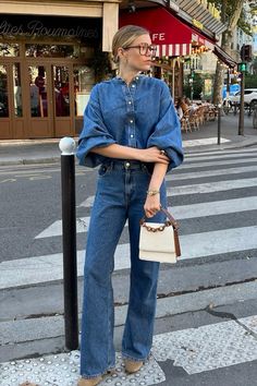 #DoubleDenim #JeanQueen #DenimFashion #DenimInspiration #DenimEnsemble #CasualChic #DenimMix #FashionForward #DenimDuo #StyleEssentials #DenimLove #ChicInJeans #DenimCombo #StreetStyle #BlueJeanBabe #DenimVibes #DenimFlair #Fashionista #DenimDay #CasualCool #JeanStyle #DenimAddict #UrbanDenim #SlayInDenim #DoubleTroubleDenim #DenimFusion #TrendyInDenim #DenimMixology #StyledInJeans Denim On Denim Style, Looks Total Jeans, Street Style 2023, Ideas De Outfits, Casual Outfits For Women, Outfits Con Jeans, Looks Jeans, Quoi Porter, Style 2023