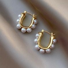 New Arrival Elegant Pearl Oval Hoop Earrings for Women Fashion Classic Geometric Jewelry.Ideal for Girls and Women Gifts Hot Necklaces, White Pearl Necklace, Pearl Earring, Wedding Jewelry Earrings, Geometric Jewelry, Beaded Hoop Earrings, Earring Type, Square Earrings, Classic Jewelry