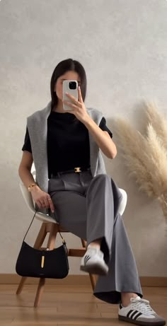 Streetwear Closet, Stylish Office Outfits Women, Stylish Office Outfits, Chic Outfits Edgy, Classy Going Out Outfits, Travel Minimalist, 20 Aesthetic, Moodboard Fashion, Classy Outfits For Women