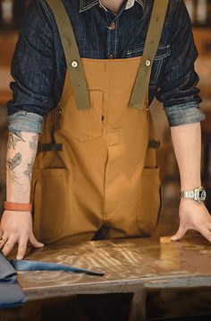 Mono largo de una pieza informal con pechera recta y suelta americana para hombre | Harmony Gallery Fitted Utility Overalls, Men's Overalls, Mens Overalls, Color Khaki, Mens Trousers, Egift Card, Step Up, Fashion Games, Vintage Style