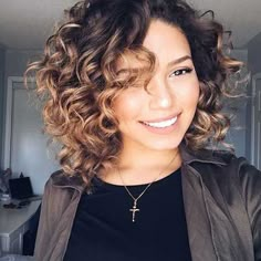 17.Curly Bob Haircut Bob Hairstyles 2018, Bob Haircut Curly, Short Curly Haircuts, Curly Haircuts, Penteado Cabelo Curto, Curly Bob Hairstyles, Short Hair With Bangs, Short Hair Styles Easy, Curly Hair Cuts