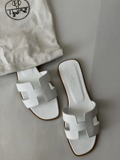 Hermes Slippers, Pretty Sandals, Shoe Wishlist, Sandals Outfit, Hermes Shoes, Girly Shoes, Shoe Inspo, Pretty Shoes, Dream Shoes