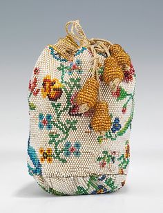 Bag (Coin Purse), 1780–1810, European. glass, linen, silk. Brooklyn Museum Costume Collection at The Metropolitan Museum of Art. Accession Number: 2009.300.2072 Modern Purse, Drawstring Purse, Historical Costume, Beaded Bags, Vintage Handbags, Metropolitan Museum Of Art