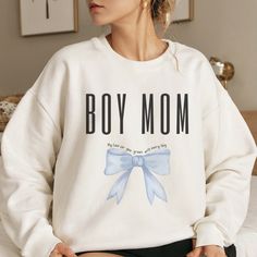 Get ready to be OBSESSED with this cute "Boy Mom" sweatshirt. Buy for yourself or someone special!  Q U I C K F A C T S  ✦ Unisex heavy blend crewneck sweatshirt- Gildan 18000  ✦ Medium-heavy fabric ✦ Printed and shipped from the USA with love  S I Z I N G  ✦ Loose fit, runs true to size ✦ 50% cotton, 50% polyester ✦ Please refer to size guide in listing photos before ordering ✦ For an oversized look, we recommend sizing up 1-2 sizes  C A R E I N S T R U C T I O N S  ✦ Machine wash warm (max 40C White Letter Print Sweatshirt For Gift, White Letter Print Sweatshirt As Gift, Graphic Print Sweatshirt For Birthday And Mother's Day, Mother's Day Birthday Graphic Print Sweatshirt, Lettering Crew Neck Sweatshirt For Birthday, Cute Crew Neck Sweatshirt For Mother's Day, Casual Letter Print Sweatshirt For Gender Reveal, White Letter Print Sweatshirt For Birthday, White Sweatshirt For Mother's Day