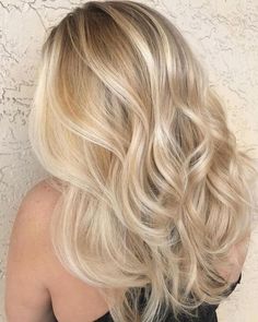 Champagne Blonde Hair, Champagne Blonde, Blonde Hair Inspiration, Blonde Hair Shades, Balayage Hair Blonde, Short Hair Balayage, Hair Shades