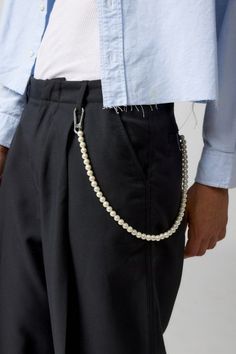 Shop Pearl Wallet Chain at Urban Outfitters today. Discover more selections just like this online or in-store. Shop your favorite brands and sign up for UO Rewards to receive 10% off your next purchase! Chains Pants Men, Mens Jeans Chain, Jeans With Chains Hanging, Feminine Mens Jewelry, Wallet Chain Outfit Men, Beaded Wallet, Chain Outfit, Korean Street Fashion Men, Chain Pants