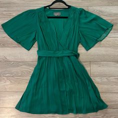 Never Worn Green Pleated Mini Dress For Date Night, Green Flowy Dress For Work, Green Pleated Mini Dress For Brunch, Green V-neck Mini Dress, Green V-neck Dressy Mini Dress, Green Pleated Mini Dress For Cocktail, Green Pleated Cocktail Mini Dress, Flowy Green A-line Mini Dress, Flowy Short Sleeve Dresses For Work