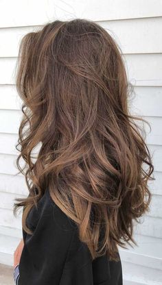 Classic Balayage, Thicker Hair Naturally, Brown Wavy Hair, Gold Shades, Brown Hair Inspo, Hair Color Light Brown, Brown Hair Balayage, Brown Balayage, Light Hair Color