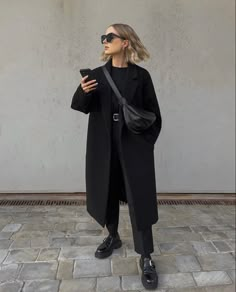 Looks Adidas, Meeting Outfit, Grey Jacket Women, Skandinavian Fashion, Outfit Inspired, Looks Street Style, Black Outfits, Minimal Chic, Mode Inspo