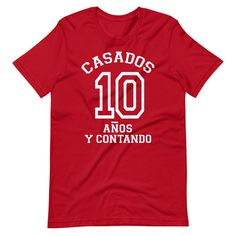 Si estas buscando el regalo perfecto para celebrar tu aniversario de bodas esta playera es el regalo de aniversario en español para celebrar, puede ser personalizado con cuaquier ano 1,5,10,15,20,25 años. This t-shirt feels soft and light, with just the right amount of stretch. It's comfortable and the unisex cut is flattering for both men and women. We can't compliment this shirt enough - it's one of our crowd favorites. And it's sure to be your next favorite too! Solid colors are 100% combed a Red T-shirt With Name Print For Gift, Casual Name Print T-shirt For Anniversary, Casual T-shirt With Name Print For Anniversary, Red T-shirt For Father's Day Gift, Red Name Print T-shirt For Gift, Matching Couple, Gift For Husband, Raleigh Nc, Couple Gifts