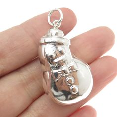 Great vintage condition.  925 Sterling Silver Vintage Snowman Hollow Charm Pendant  Weight: 4.5g   WELCOME TO PAWN SHOP We are an actual pawn shop and have been in business for over 25 years. Since 1990, our establishment has been serving a variety of clients by providing them with short term cash solutions and options of liquidity regarding their treasured heirlooms. Acknowledging that today′s customers are very sophisticated and are looking for a variety of investments, our acquisitions are ha Charm Pendant, Charm Necklace, Vintage Jewelry, 925 Sterling Silver, Jewelry Necklaces, Sterling Silver, Pendant, Silver