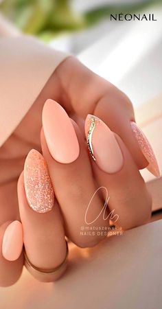 Pink Wedding Nails Design, Apricot Nails Design, Nail Ideas For Wedding Guest, Simple Nail Designs Summer 2024, Neutral Vacation Nails, Gold Pink Nails, Gold And Pink Nails, Cancun Nails, Ongles Rose Pastel